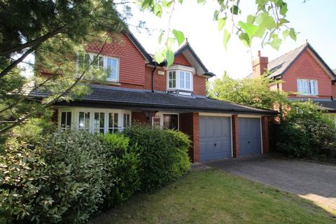 4 bedroom detached house to rent, Queensbury Close, Cheshire SK9