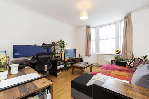 2 bedroom apartment to rent, NW2