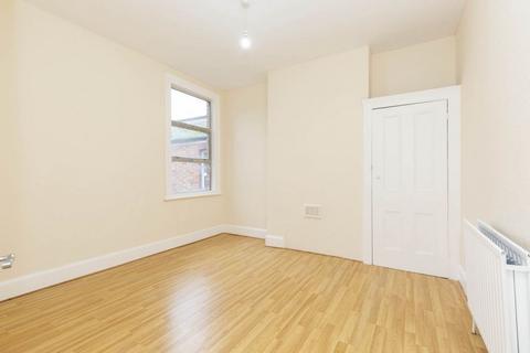 2 bedroom apartment to rent, NW2