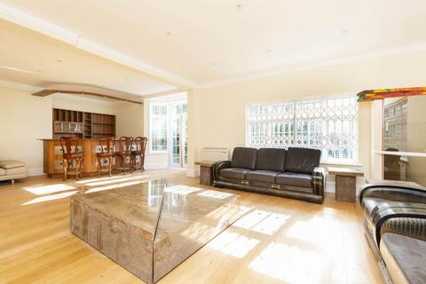 5 bedroom detached house to rent, NW2