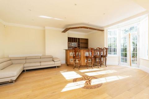 5 bedroom detached house to rent, NW2