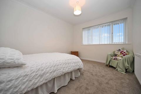 3 bedroom detached bungalow to rent, Belmont Grove, Rawdon, Leeds