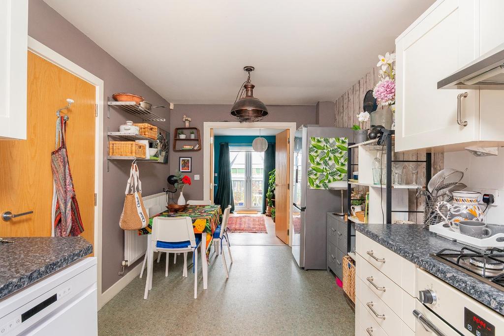 8 B8 SHD - Kitchen Diner E.jpg