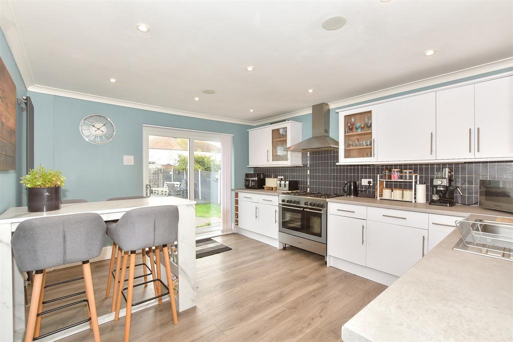 Kitchen/ Breakfast Room