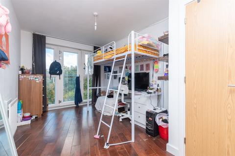 1 bedroom flat for sale, Liverymen Walk, Greenhithe, Kent