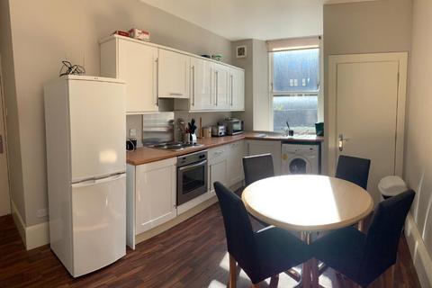 4 bedroom flat to rent, St Andrew's Street, City Centre DD1