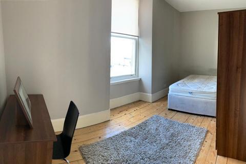 4 bedroom flat to rent, St Andrew's Street, City Centre DD1
