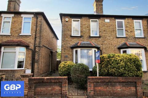 2 bedroom semi-detached house to rent, Catherine Road, Romford, RM2