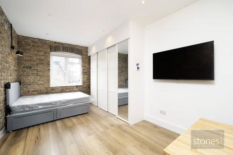 Studio to rent, Savernake Road, London, NW3