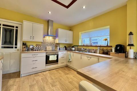 4 bedroom semi-detached house for sale, Links Road, Knott End on Sea FY6