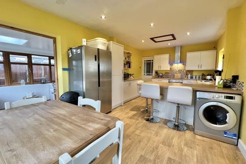 4 bedroom semi-detached house for sale, Links Road, Knott End on Sea FY6