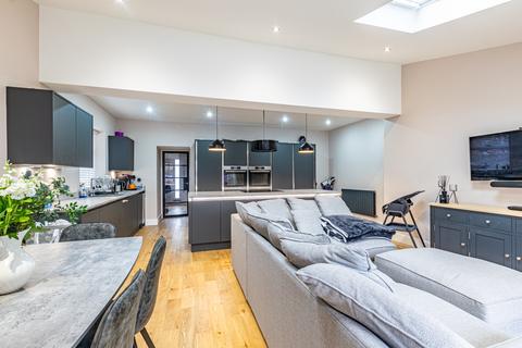 38 Knightsway, Leeds, LS15 7BW