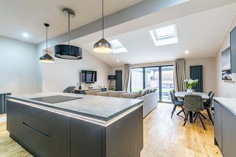 38 Knightsway, Leeds, LS15 7BW