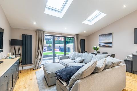 38 Knightsway, Leeds, LS15 7BW