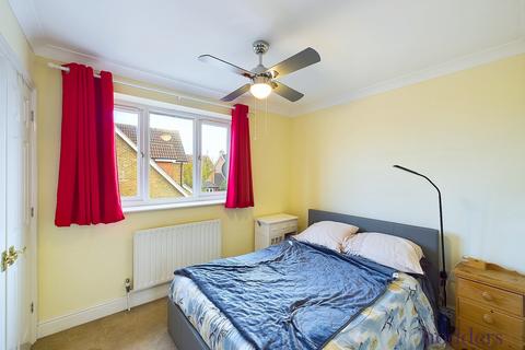 2 bedroom terraced house for sale, Springfields Close, Chertsey, Surrey, KT16