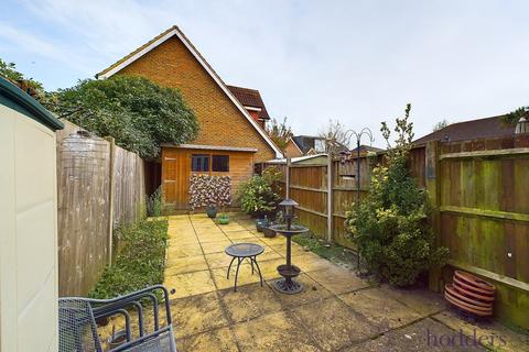 2 bedroom terraced house for sale, Springfields Close, Chertsey, Surrey, KT16