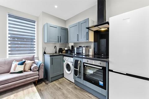 4 bedroom serviced apartment to rent, Greenford Avenue, London W7