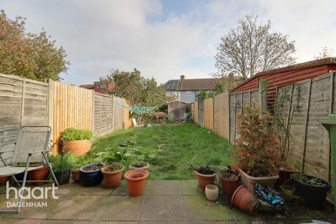 2 bedroom terraced house for sale, Rowdowns Road, Dagenham