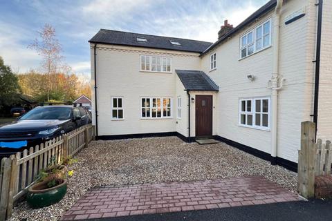 4 bedroom detached house to rent, The Forge, Hungerford