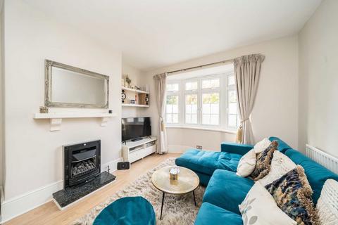 2 bedroom flat to rent, Godley Road, London SW18