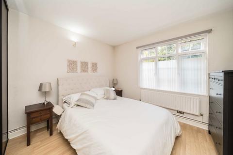 2 bedroom flat to rent, Godley Road, London SW18