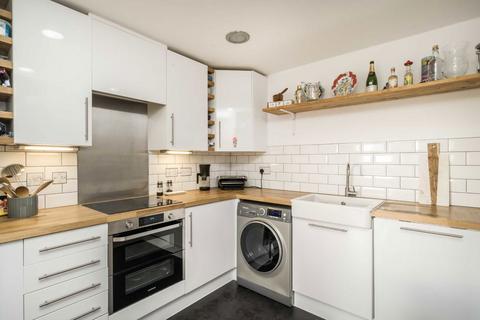 2 bedroom flat to rent, Warple Way, London W3