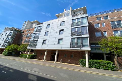 2 bedroom flat to rent, Cross Street, Portsmouth PO1