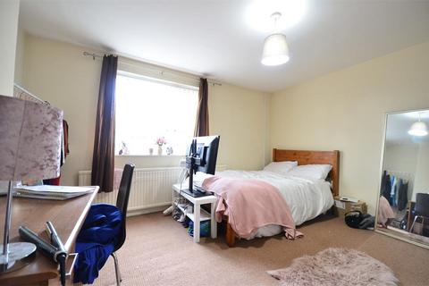 4 bedroom terraced house to rent, Warwards Lane, Selly Oak, Birmingham B29