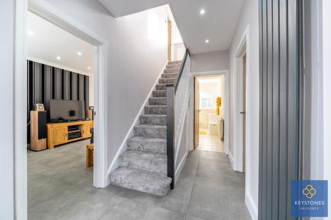6 Renown Close, Romford, RM7 8PL