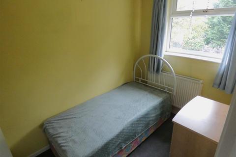 17 Duchy Close, Stretton, Burton-on-trent, DE13 0HU