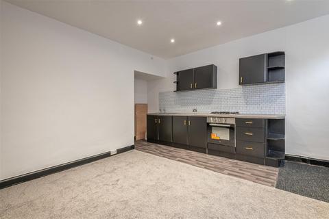 4 bedroom end of terrace house to rent, Union Street, Greetland, Halifax