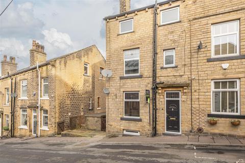 4 bedroom end of terrace house to rent, Union Street, Greetland, Halifax