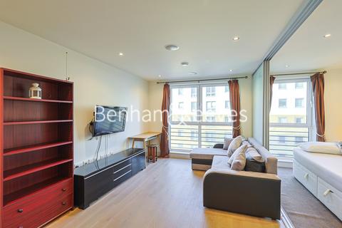 Studio to rent, Townmead Road,  Imperial Wharf SW6