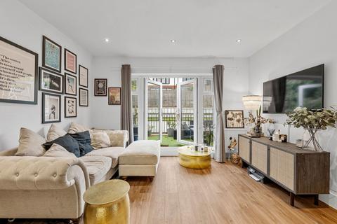 26c Hilltop Road, Whyteleafe, CR3 0DD