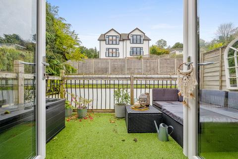 26c Hilltop Road, Whyteleafe, CR3 0DD