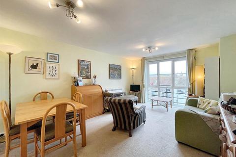 2 bedroom flat for sale, Susans Road, Eastbourne