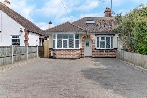 4 bedroom semi-detached bungalow for sale, Wells Avenue, Southend-on-Sea SS2