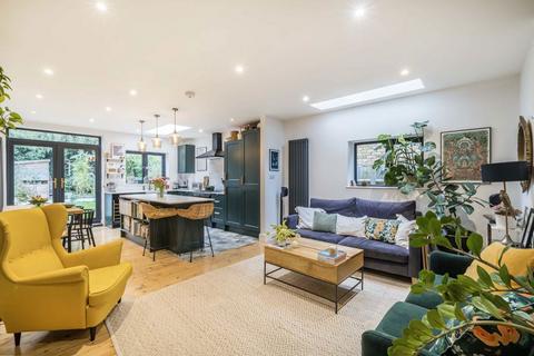 2 bedroom flat for sale, Bradley Gardens, London W13