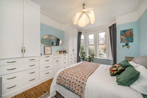 2 bedroom flat for sale, Bradley Gardens, London W13