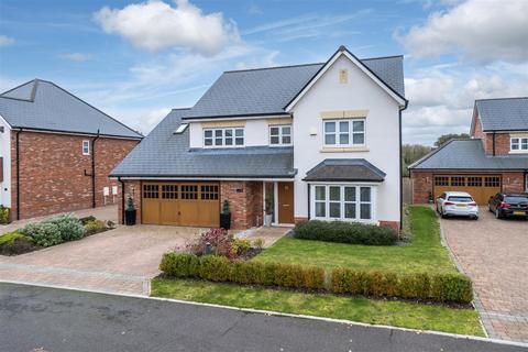 4 bedroom detached house for sale, Moorings Close, Wardle