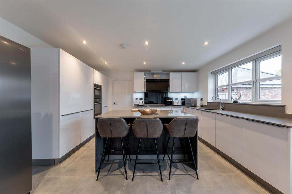 4 Moorings Close-002.jpg