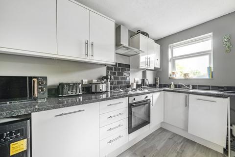 1 bedroom flat for sale, Kingfisher Drive, Surrey GU4