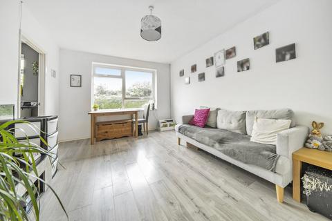 1 bedroom flat for sale, Kingfisher Drive, Surrey GU4