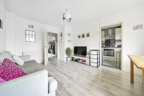 1 bedroom flat for sale, Kingfisher Drive, Surrey GU4