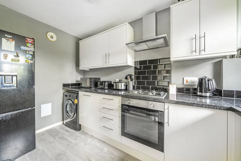 1 bedroom flat for sale, Kingfisher Drive, Surrey GU4