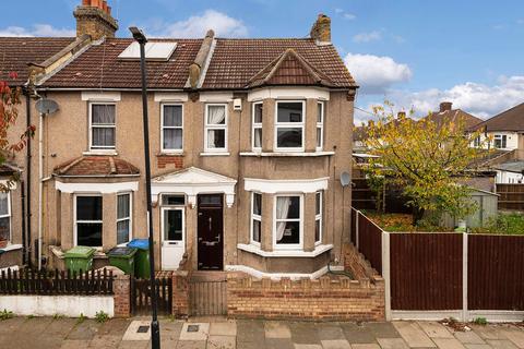 3 bedroom end of terrace house for sale, Benares Road, London, SE18