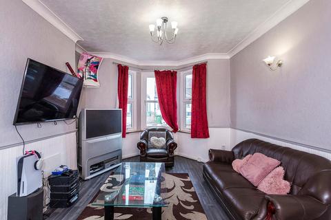 3 bedroom end of terrace house for sale, Benares Road, London, SE18