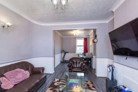 3 bedroom end of terrace house for sale, Benares Road, London, SE18