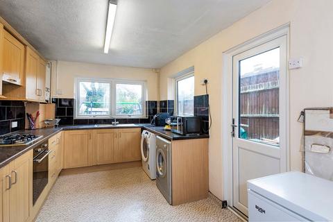 3 bedroom end of terrace house for sale, Benares Road, London, SE18