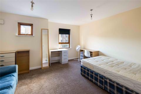 4 bedroom terraced house to rent - Indigo Mews, Ashton Street, London, E14